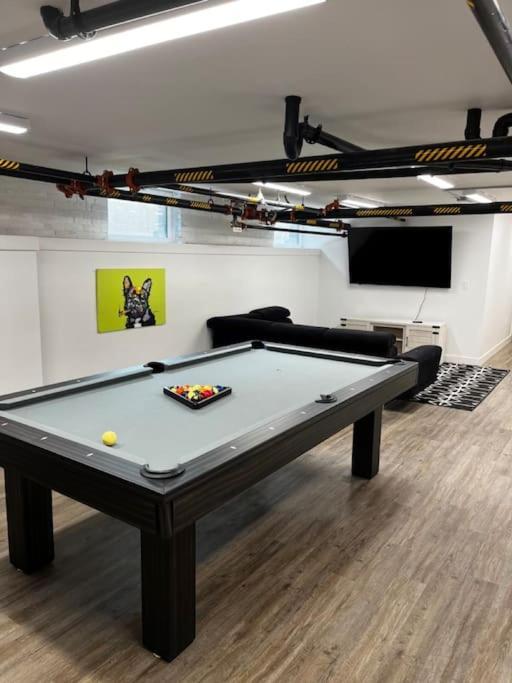 Loft With Pool Table! Pet-friendly Haven! *
