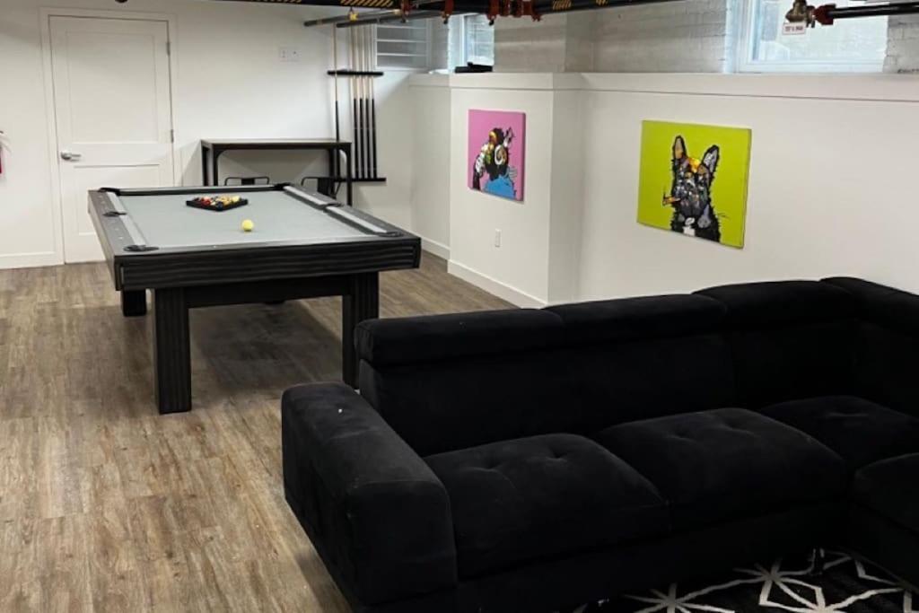 Loft With Pool Table! Pet-friendly Haven! Apartment *