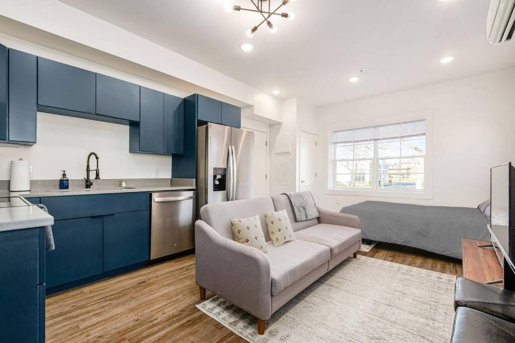 Apartment Loft With Pool Table! Pet-friendly Haven!