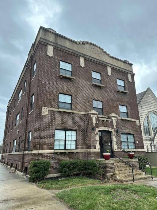 Loft With Pool Table! Pet-friendly Haven! Apartment Columbus